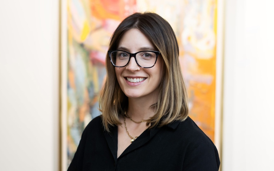 Leslie Feldballe headshot.