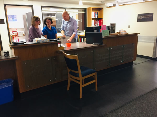 photo of Service Desk at Main Entrance of the Law Library